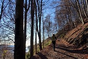 24 Strada sterrata in saliscendi poi nel  bosco di faggeta